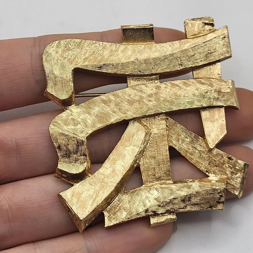 Vintage 1972 Napier Dynasty Collection Brushed Gold Brooch Pin 